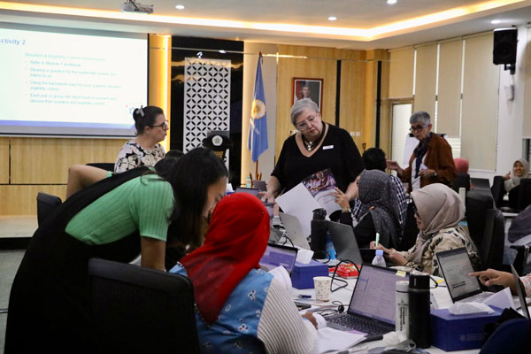 Dr Sonia Hines conducting the Comprehensive Sytematic Review Training Workshop in Indonesia